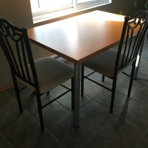 kitchen table 2 metal chairs